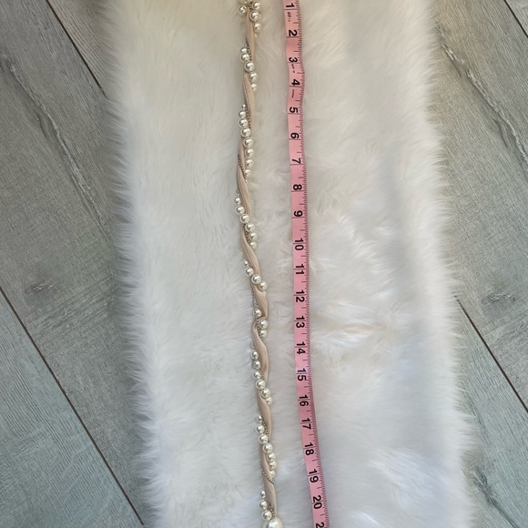 Champagne pearl adjustable headband! One size fits all! ❤️ - Picture 3 of 3
